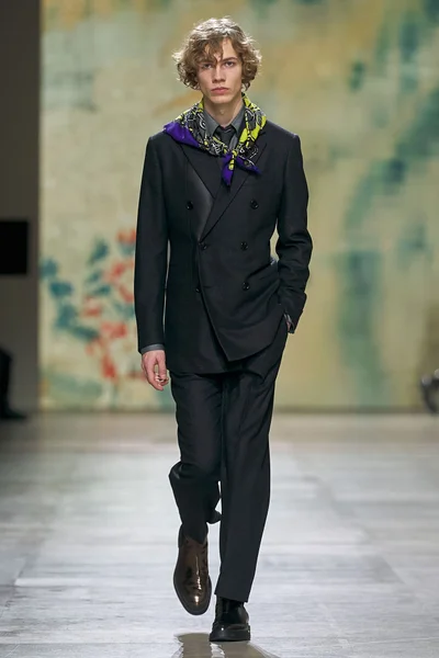 Look 19